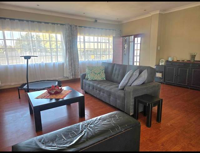 3 BEDROOM HOUSE FOR SALE IN HAZELPARK